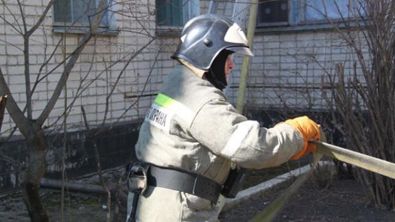 В Буденновском районе из-за не потушенной сигареты едва не сгорел многоквартирный дом
