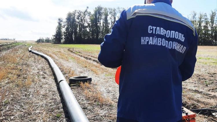 В селе Сухая Буйвола на Ставрополье ремонтируют участок водной магистрали