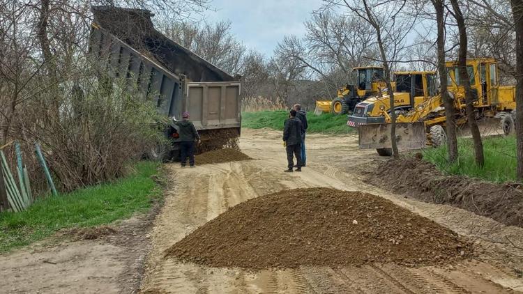 В Зеленокумске отремонтируют дорогу по улице Гайдара