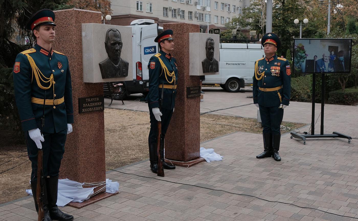 В Ставрополе аллею Почётных граждан пополнили два пилона | Ставропольская  правда