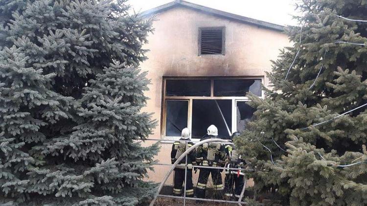 В Минеральных водах загорелся мебельный цех