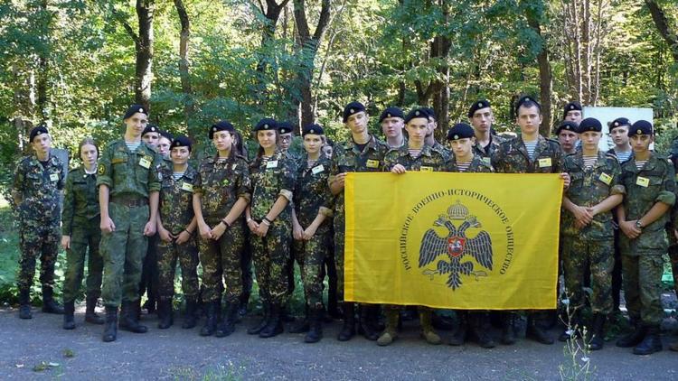 Автобусно-пешеходная экскурсия кадет под флагом Российского военно-исторического общества