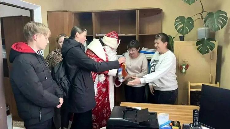 Движение первых организовало в Андроповском округе новогоднюю акцию