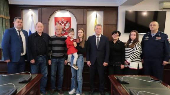 Глава Пятигорска передал награду семье участника СВО