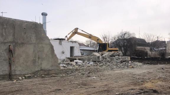 Ограничение на выезд за границу побудило ставропольца снести незаконный торговый павильон