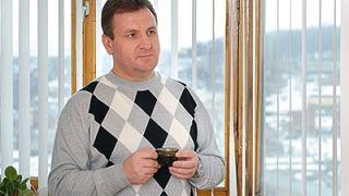 Надо жить по Конституции