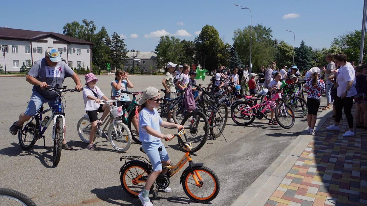 В Кочубеевском округе Ставрополья патриотический велопробег собрал 150  участников | Ставропольская правда