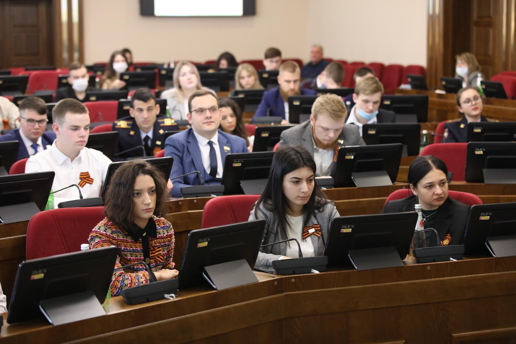 Молодежный парламент. Образование парламента. Юный парламентарий. Молодежный парламент при государственной Думе. Ставропольская Дума ночью.