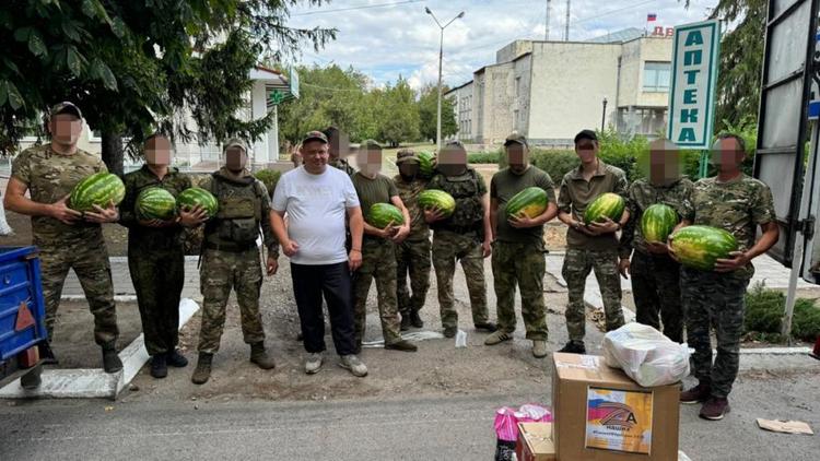 Полтонны арбузов передали бойцам СВО из Предгорного округа Ставрополья