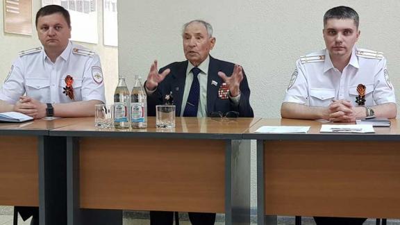 На Ставрополье ветеран Великой Отечественной войны встретился с сотрудниками ГАИ