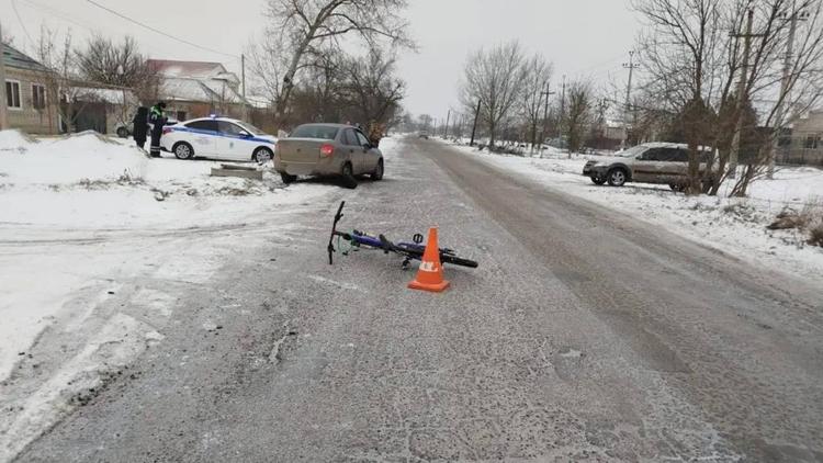 В Зеленокумске автомобиль сбил 11‑летнего велосипедиста