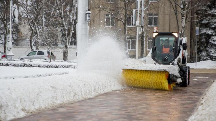 Снегопад пришёл в Ставрополь на смену сильным дождям