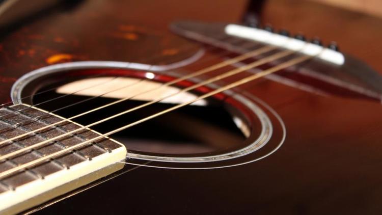 Невинномысец украл из чужого гаража три гитары