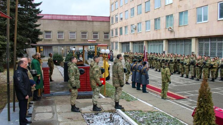 Воинской части Росгвардии в Ставрополе вручено Боевое знамя нового образца