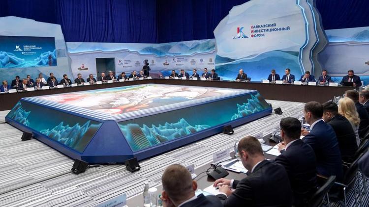 Премьер-министр РФ провёл заседание Правительственной комиссии на КИФ-2025