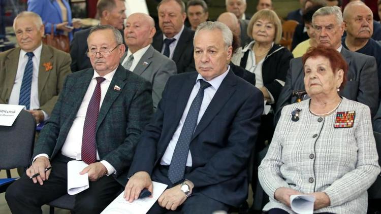 Совет старейшин Думы Ставрополья принял обращение к молодёжи