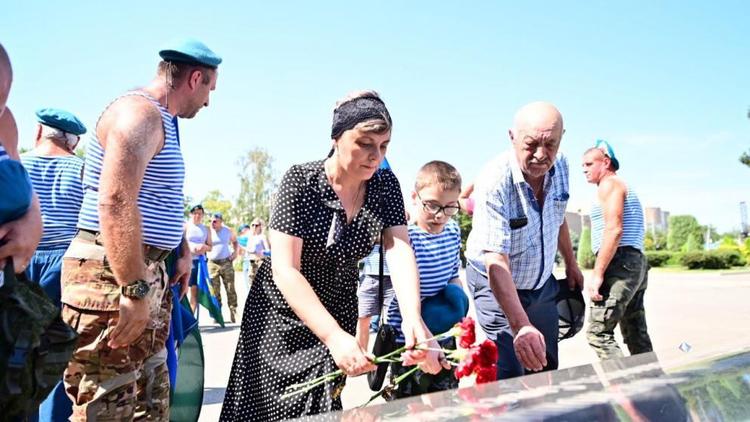 День воздушно-десантных войск отметили в Будённовске