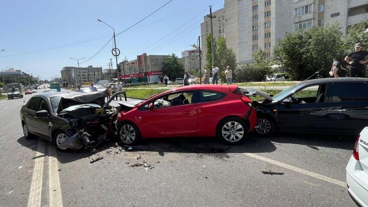 Один человек погиб и четверо пострадали в ДТП в Ставрополе