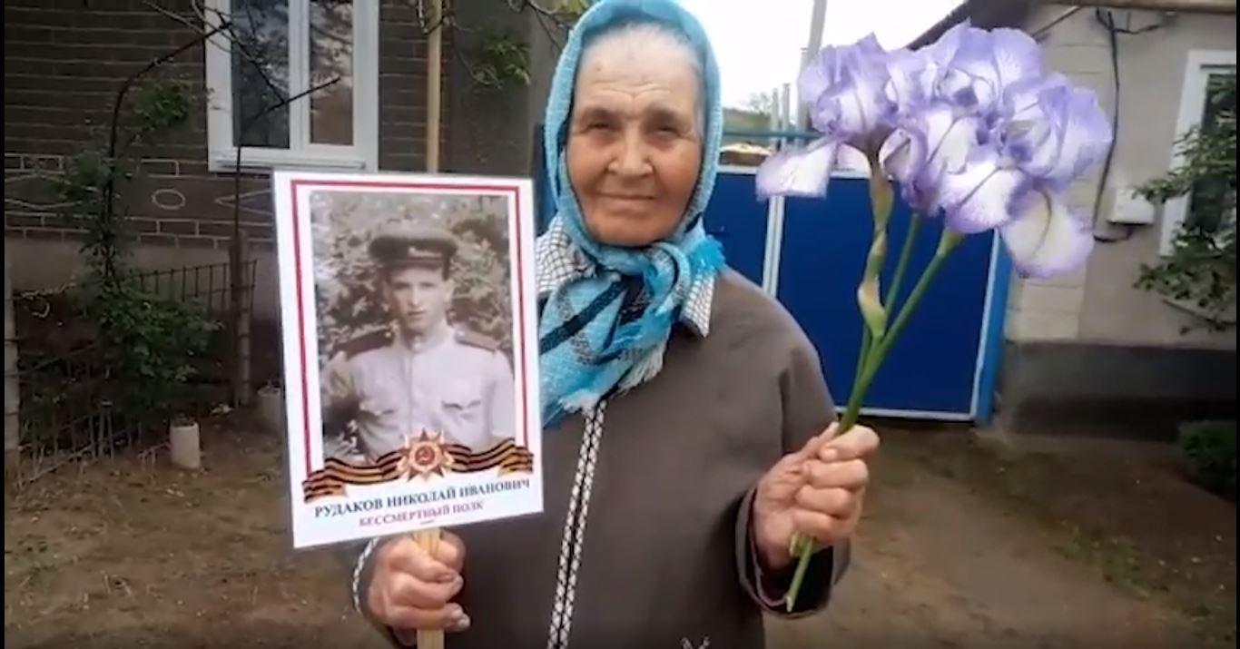 Жители ставропольского села Донская Балка выстроились в «Бессмертный полк»  у своих домов | Ставропольская правда