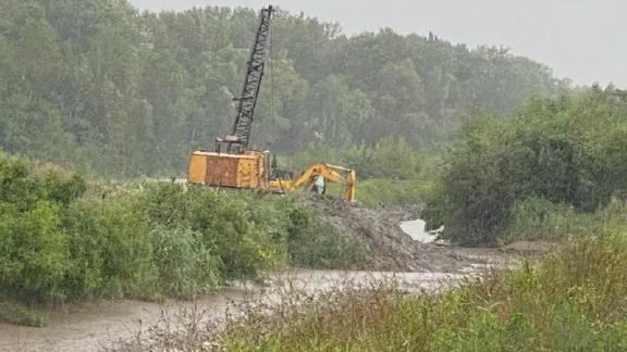 В Невинномысске устранили аварию на дамбе