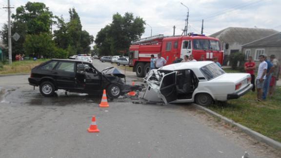 6 человек пострадали при столкновении трех автомобилей в Благодарном