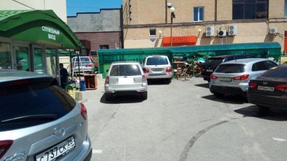 В Ставрополе водитель «Субару» отдавил пенсионерке ногу во дворе