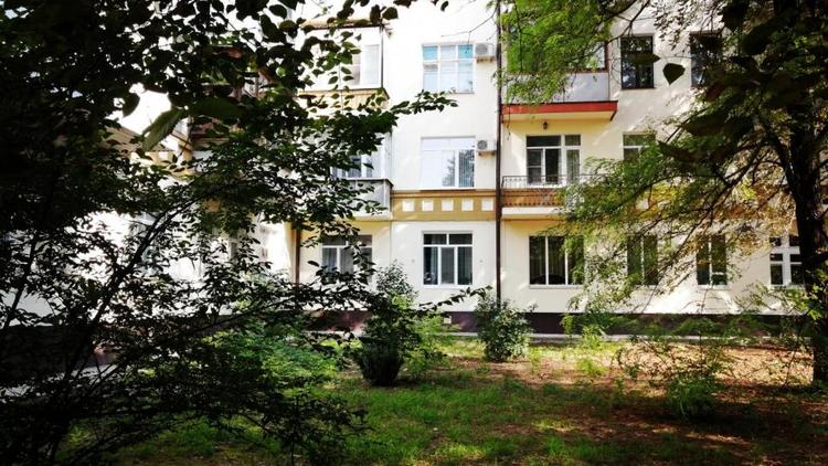 Крышу многоэтажки в Пятигорске отремонтируют после обращения на прямую линию губернатора