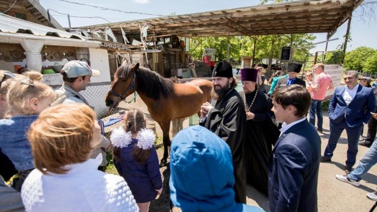 «Целебный Ессентуки» начинает сотрудничать с Кремлевской конной школой