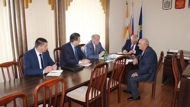 Николай Великдань провел выездной прием в Новоселицком районе