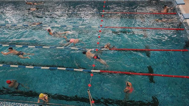 Соревнования по синхронному плаванию проходят в Кисловодске