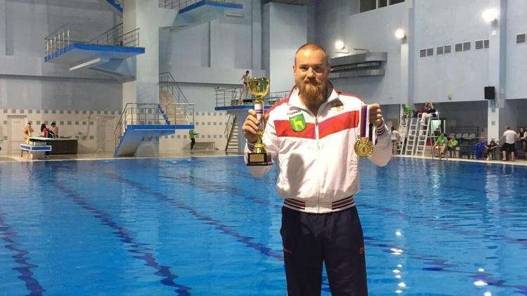 Ставропольский прыгун в воду Евгений Кузнецов завоевал три медали на чемпионате России в Пензе