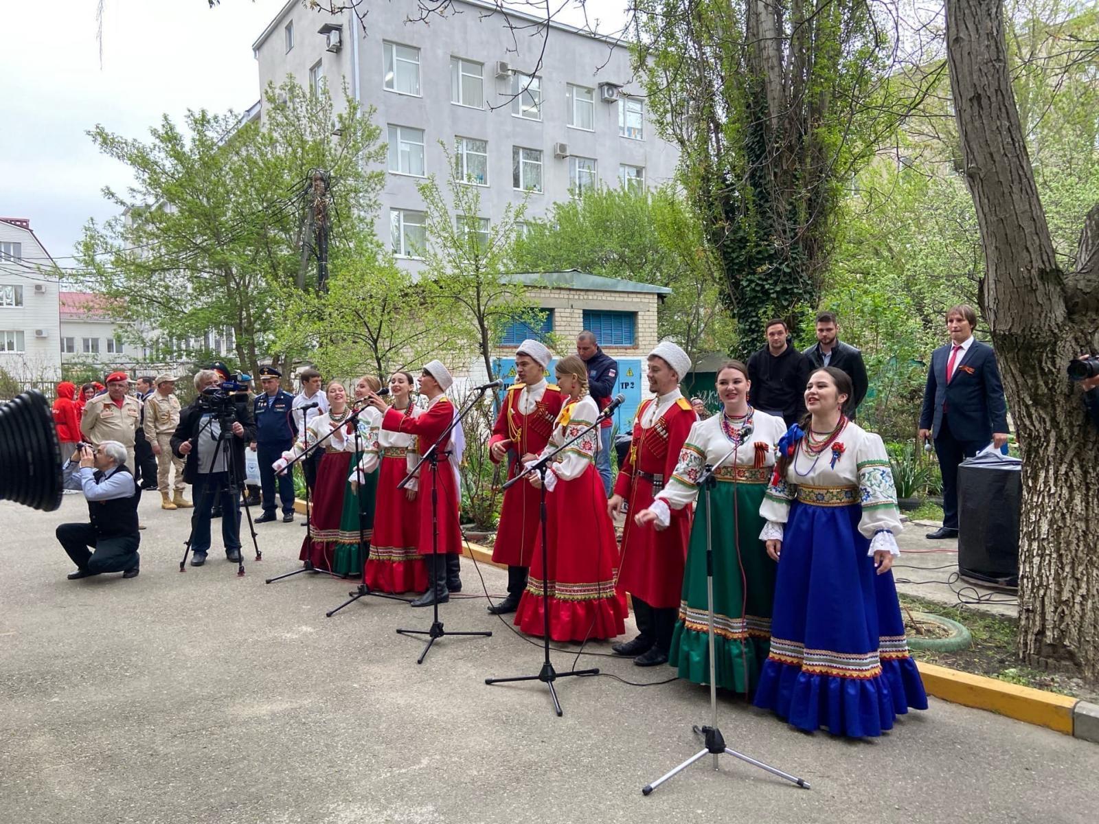 Концерты во дворах ветеранов в Ставрополе дадут 16 фронтовых бригад |  Ставропольская правда