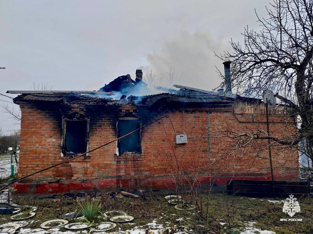 Причиной пожара в станице Подгорной стал телефон на зарядке |  Ставропольская правда