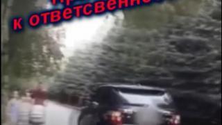 Полиция разыскала автохама, разъезжавшего по «Аллее героев» парка Победы на внедорожнике