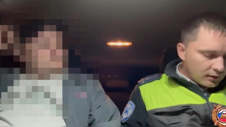 Экипаж ДПС в посёлке Пятигорском отстранил от управления пьяного водителя мопеда
