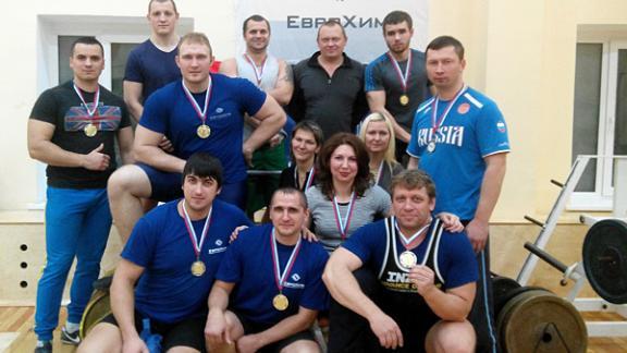Работники «Невинномысского Азота» состязались в силе, поднимая центнеры и тонны железа