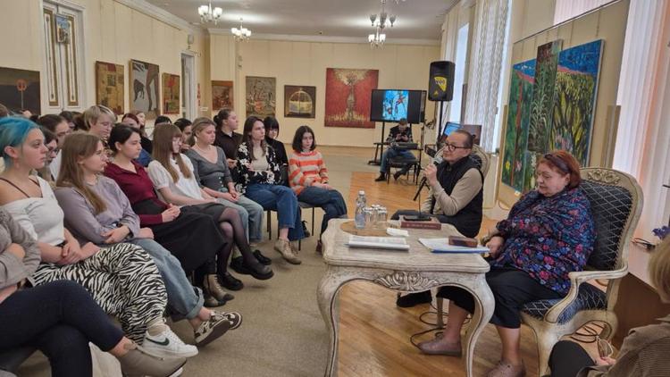 Известный ставропольский художник Евгений Кузнецов провёл творческую встречу со студентами