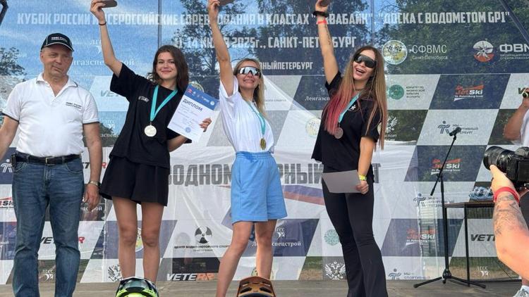 Жительница Будённовска получила две медали на соревнованиях по водно-моторному спорту