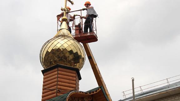 На бревенчатом храме НГГТИ в Невинномысске засиял купол