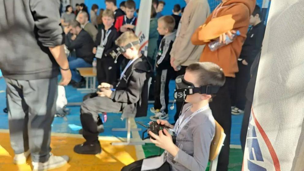 Юные пилоты Кочубеевского округа стали победителями краевой гонки дронов