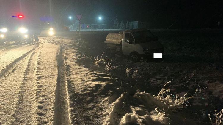 Молоковоз попал в аварию на трассе на Ставрополье