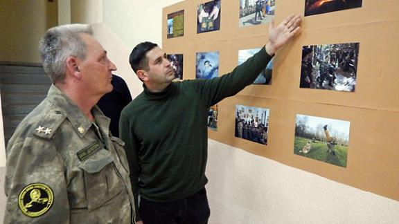 Выставку фотокора «Ставрополки» Эдуарда Корниенко в кадетской школе Ставрополя обновили