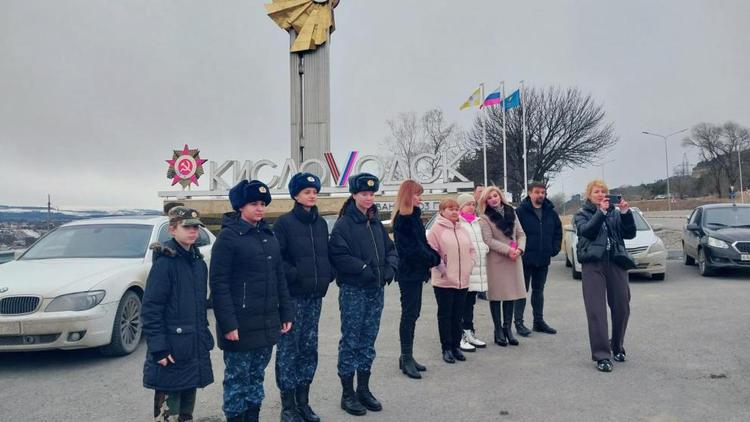 Из Кисловодска бойцам на передовую доставят автомобили и подарки 