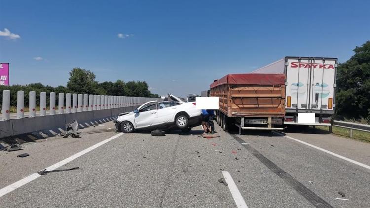 Житель Ростовской области попал в реанимацию после аварии на Ставрополье