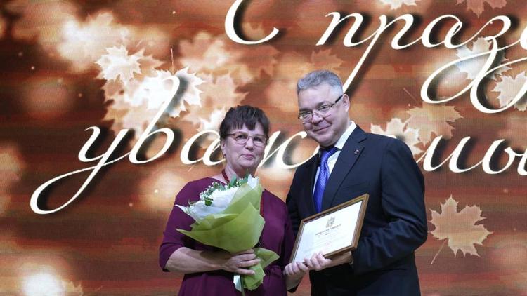 Губернатор Ставрополья вручил медали учителям