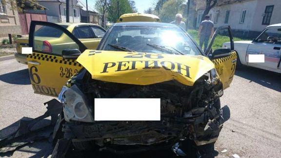 В Буденновске в тройном ДТП пострадали два человека