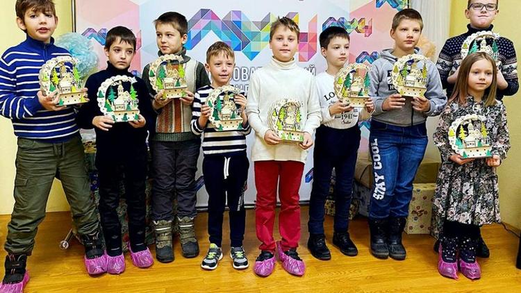 Школьники КМВ изготовили новогодние игрушки по инновационным технологиям