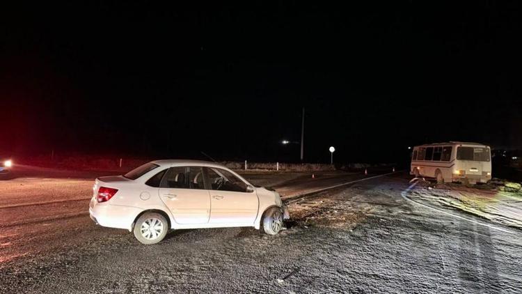 Два человека пострадали в ДТП с автобусом в Будённовском округе