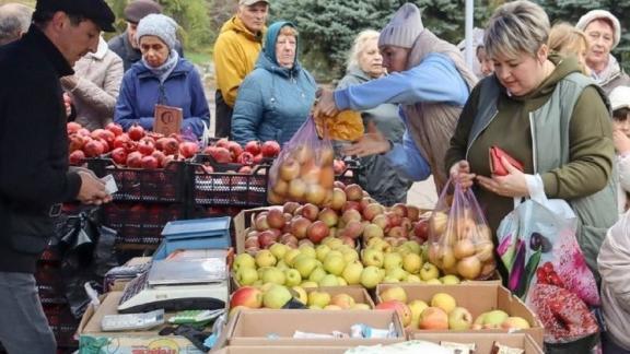 Около 25 тонн продукции представили ставропольцы на ярмарке в ЛНР