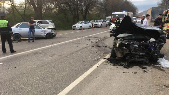 В тройном ДТП под Пятигорском пострадали два человека